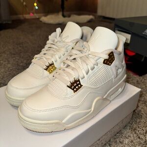 Jordan 4 Retro Metallic Gold (Women’s) Size 9 Men’s